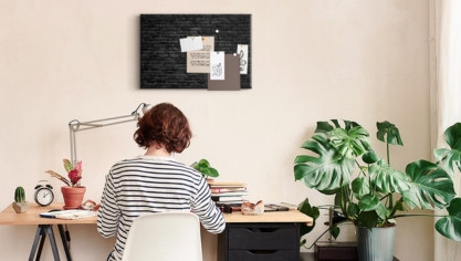 Što staviti na zid pored radnog stola? Vodič